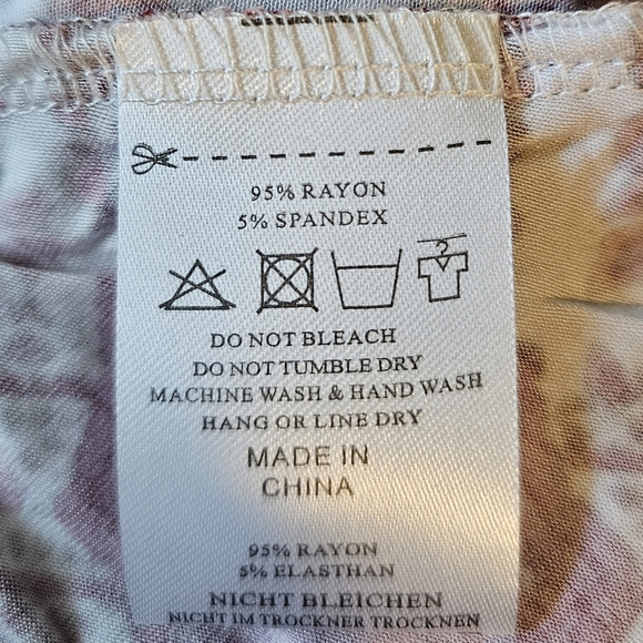 Women's 3/4 Sleeve Casual Flowy Loose Fit Swing Top Tunic, Wine Red Pattern - Picture 10 of 10